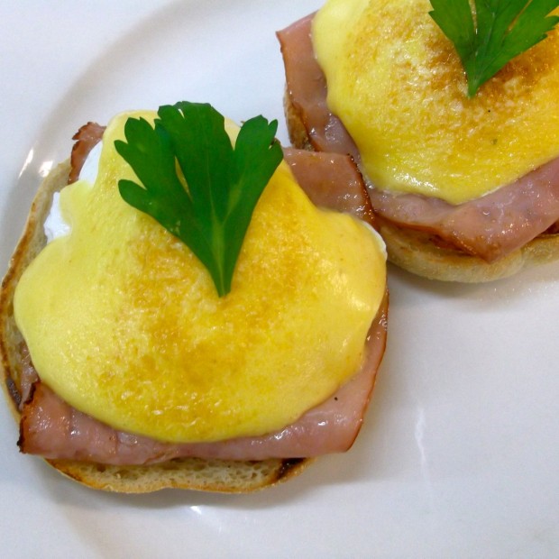 Eggs Benedict (poached)