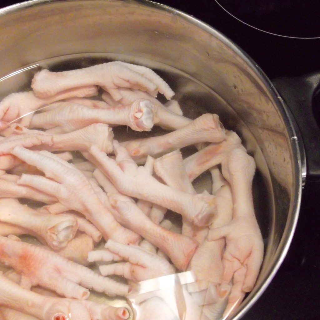 chicken feet_boiling